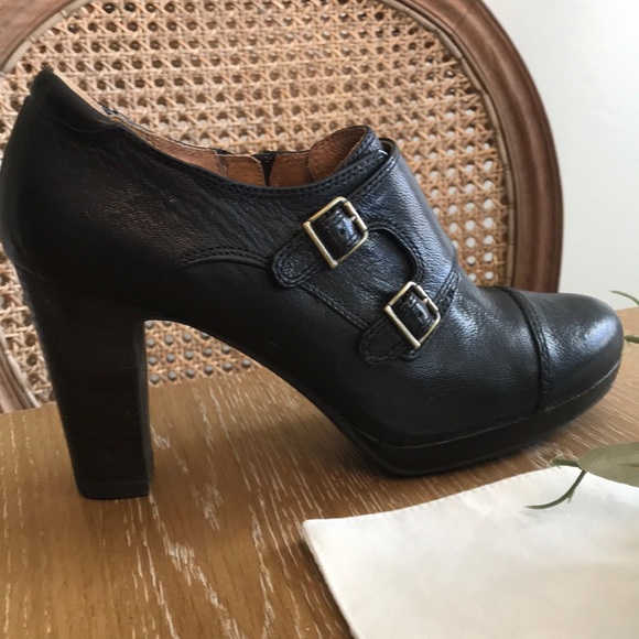 Clarks Shoes - Clark’s Artisan Shootie with side zipper